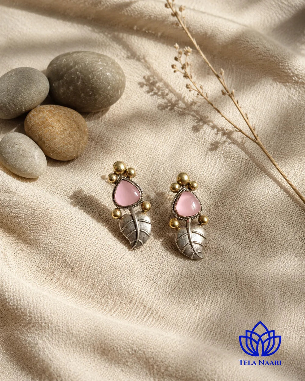 Pink stone accents sit at the centre of this leaf stud.