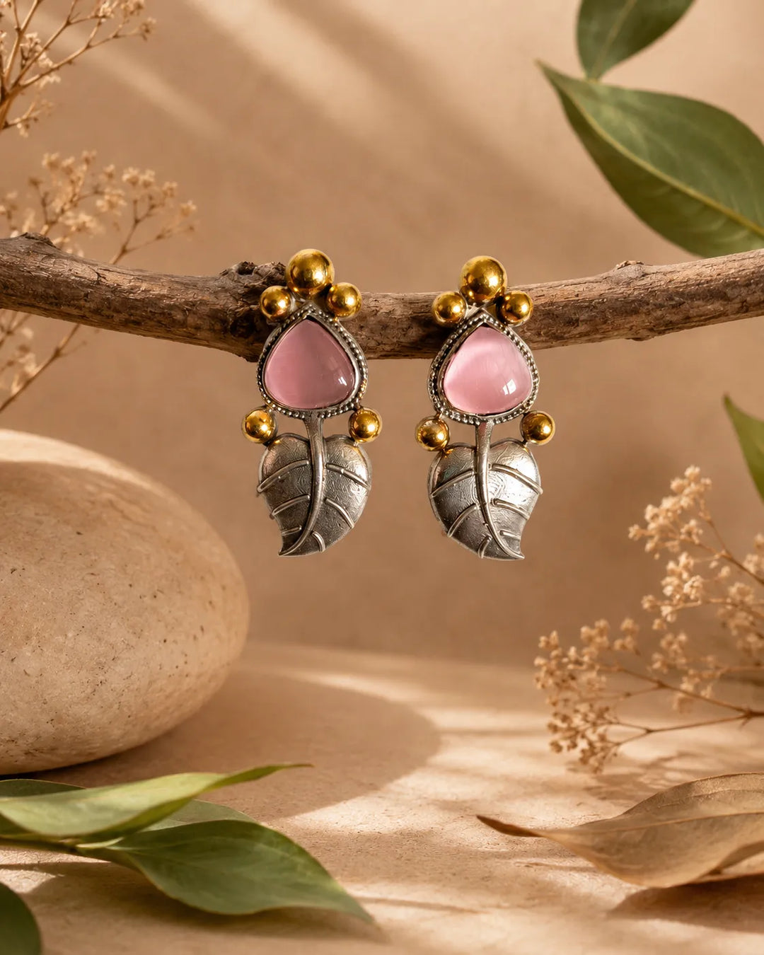 Polished surface highlights the leaf shape of this dual-tone stud.