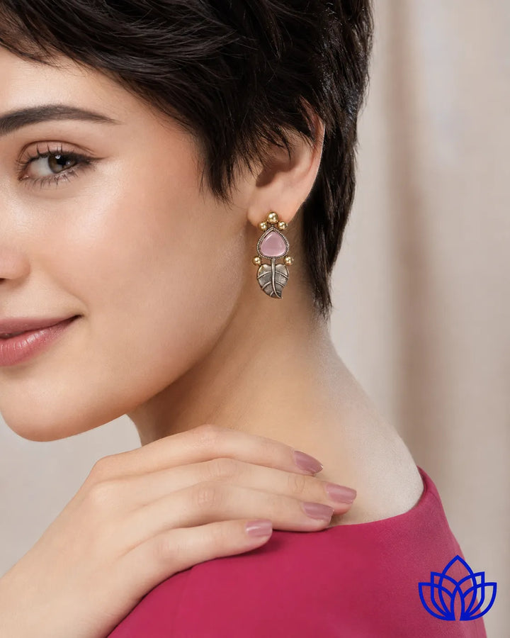 Push back closure keeps this leaf stud secure comfortably.