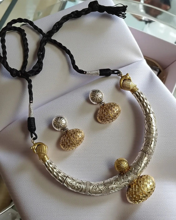 This necklace set pairs beautifully with sarees and lehengas for festive wear.