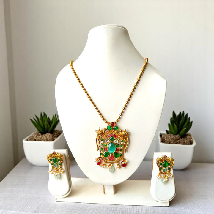 Ruby red stones decorate the surface of this pendant necklace.