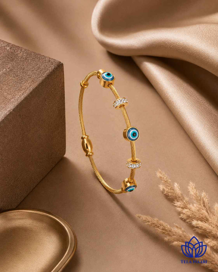 Adjustable magnetic clasp keeps this cuff secure and comfortable.