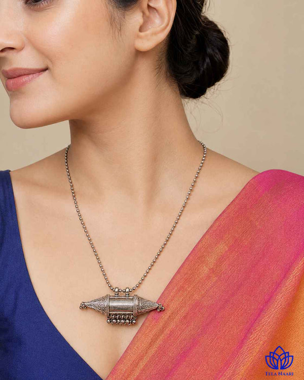 Lustrous silver plating shapes the timeless look of this necklace.