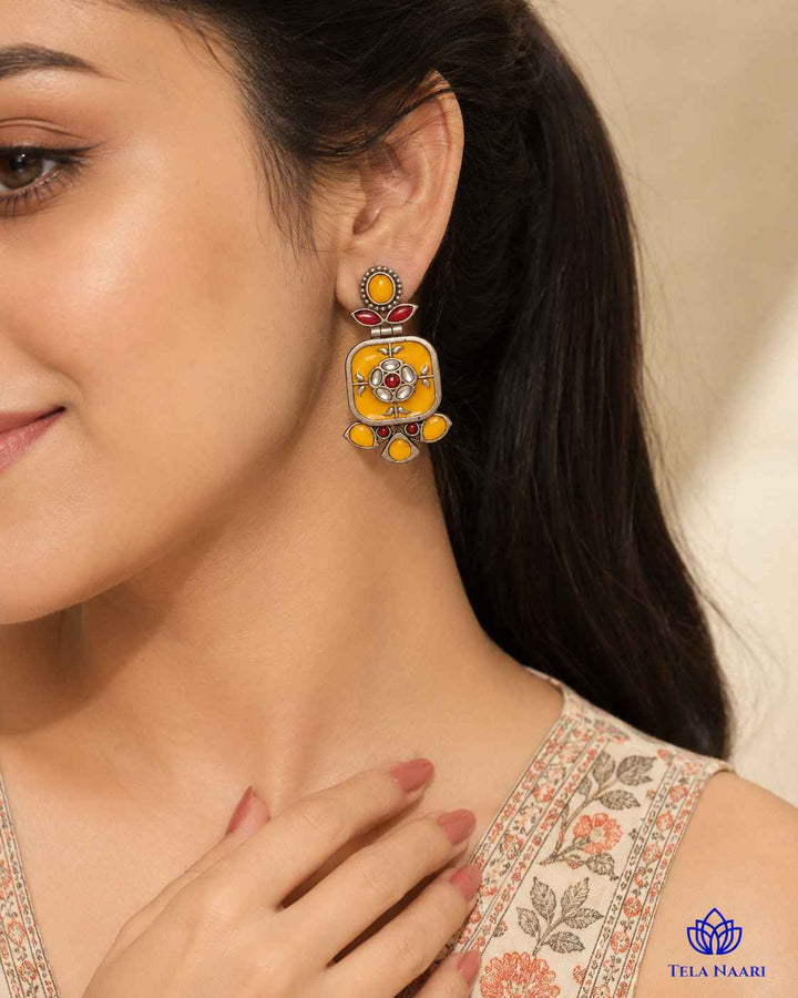 Rounded dangler shape gives this earring its graceful silhouette.