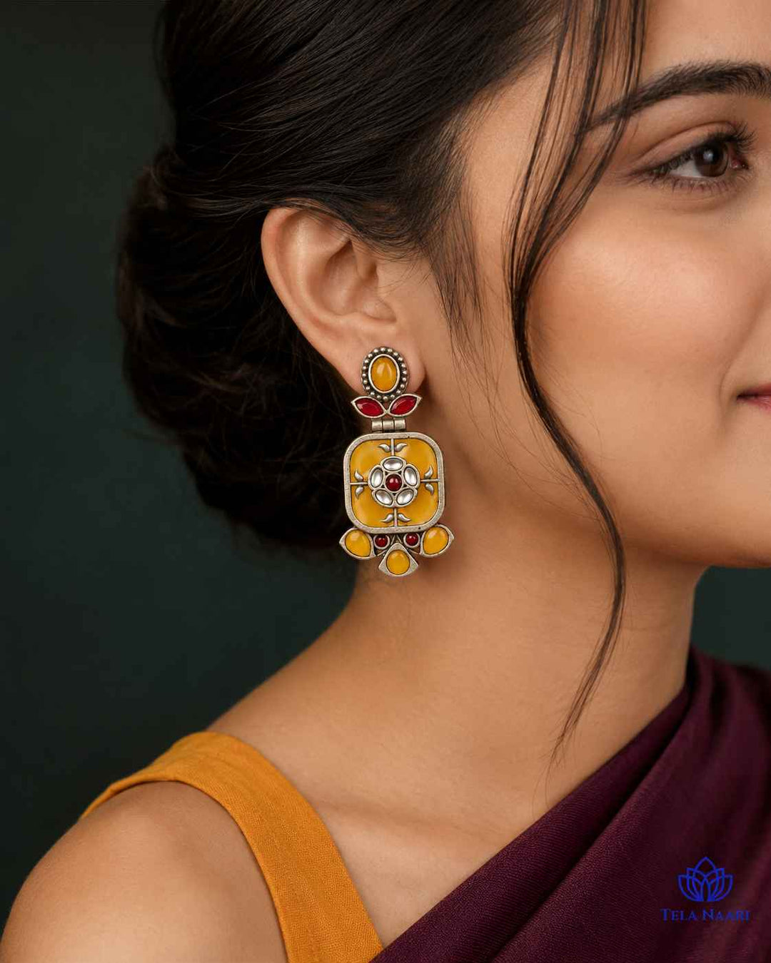 Cheerful yellow tones brighten the silhouette of this dangler earring.