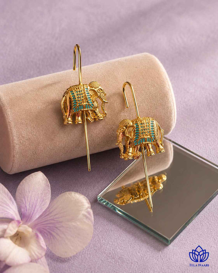 Solid brass construction forms the sturdy base of this earcuff.