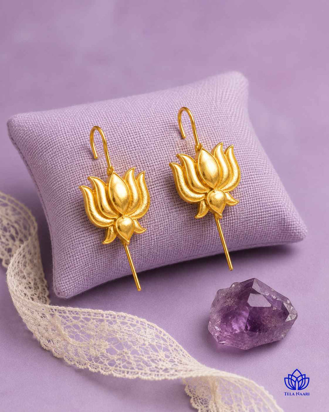 Refined detailing highlights the lotus shape of this earcuff.