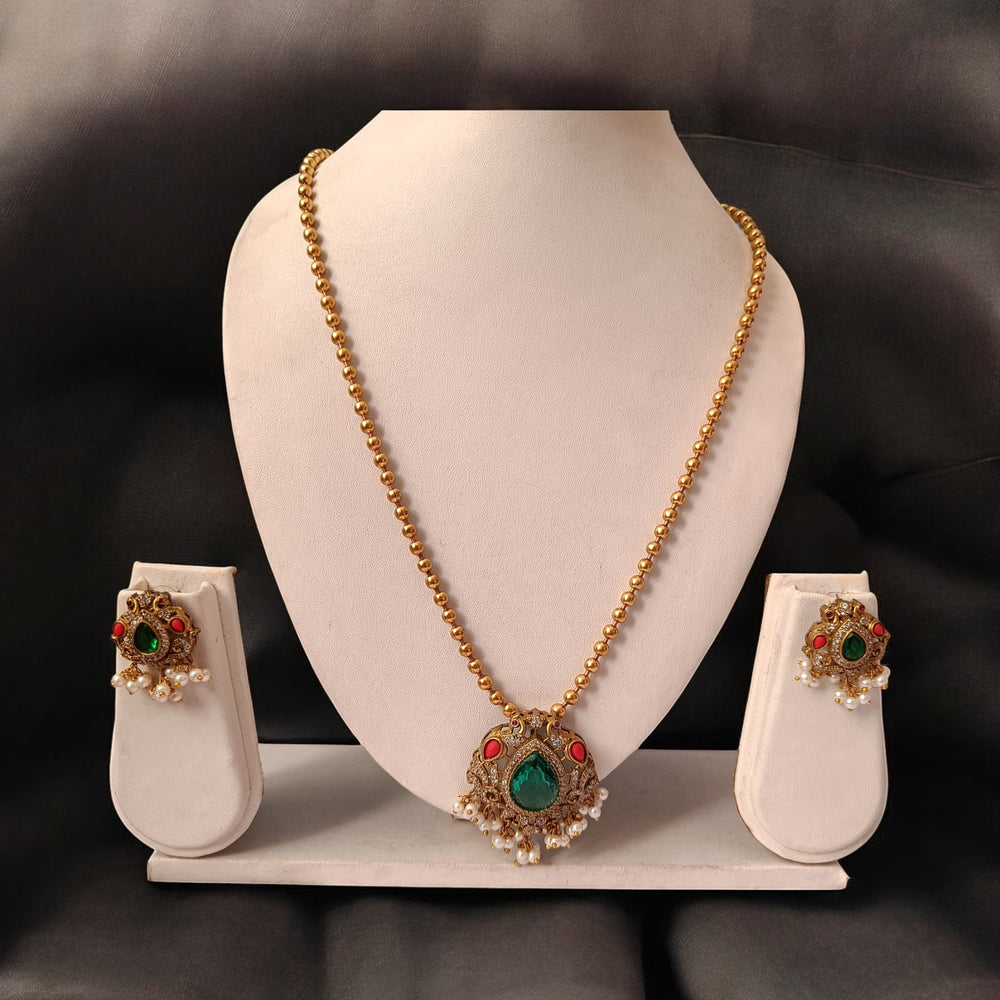 Dual-tone silver-plated finish covers the surface of this necklace.