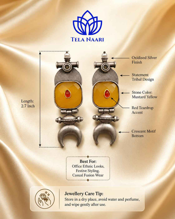 Graceful crescent curve highlights the earring&