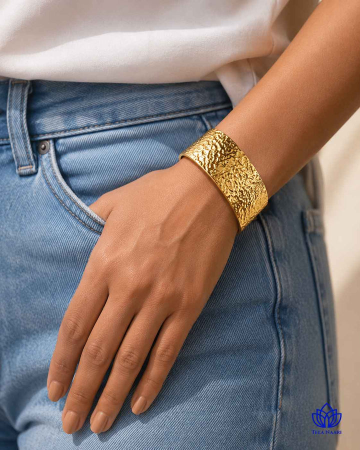 Stainless steel construction supports the hammered texture of this cuff.