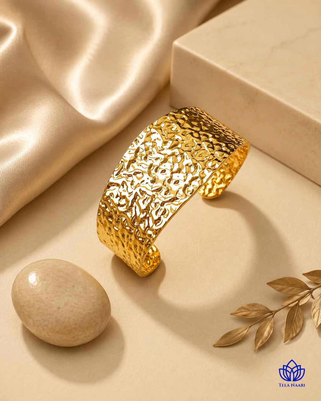Statement finish highlights the hammered surface of this gold cuff.