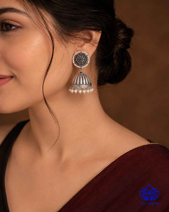 Antique detailing highlights the textured silver oxidised plating throughout.