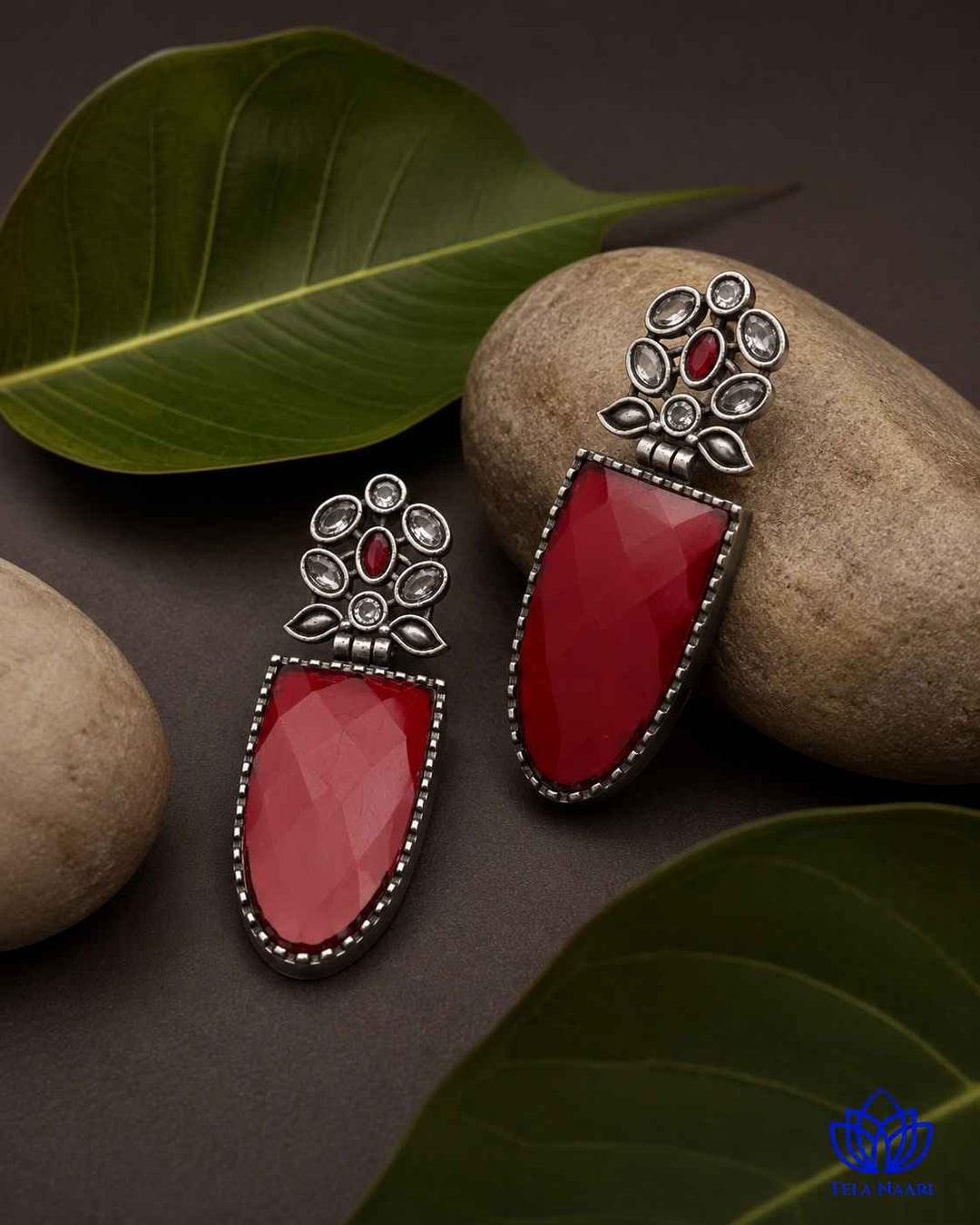 Bold detailing defines the confident shape of this earring.