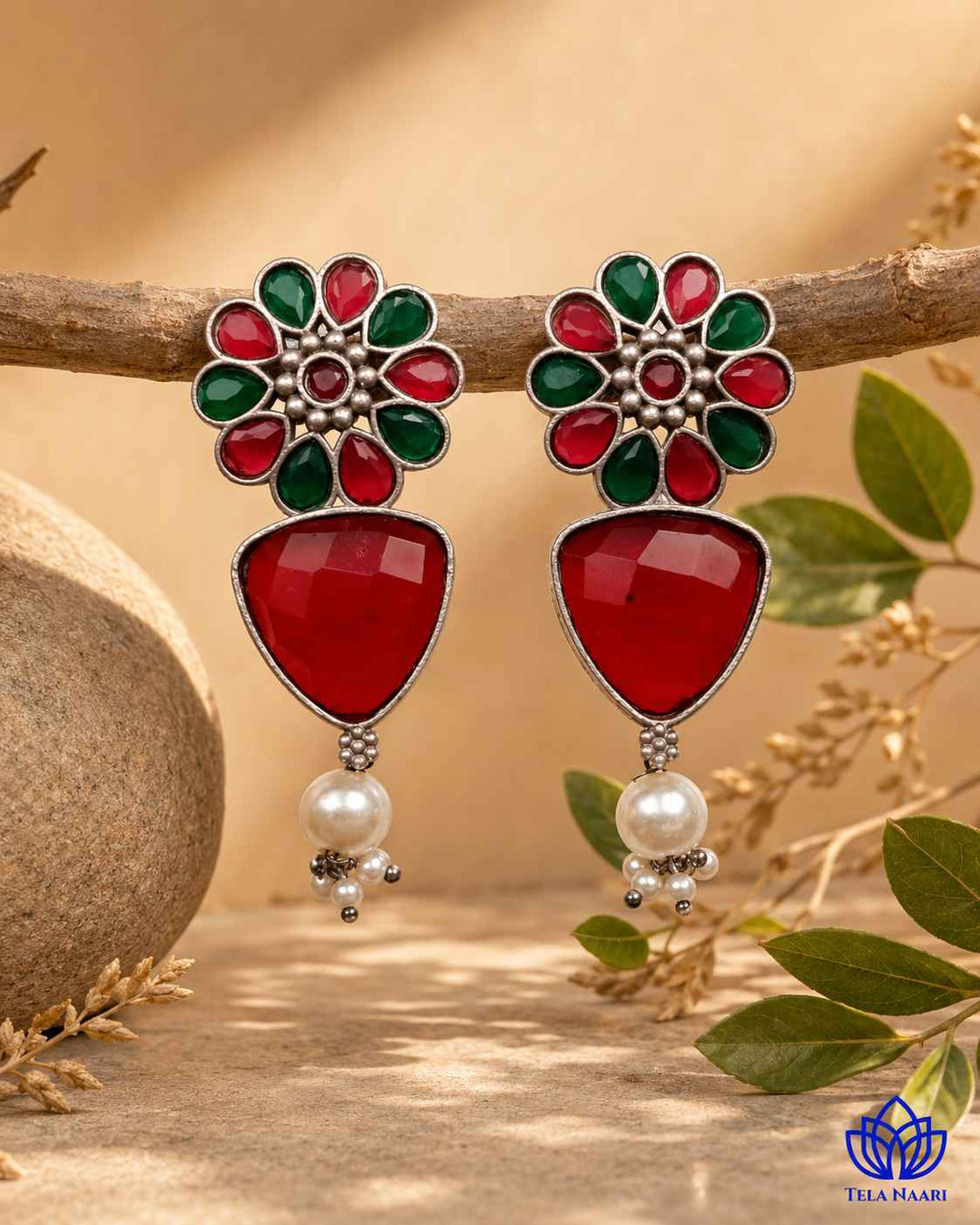 Lightweight build makes this earring comfortable for daily wear.