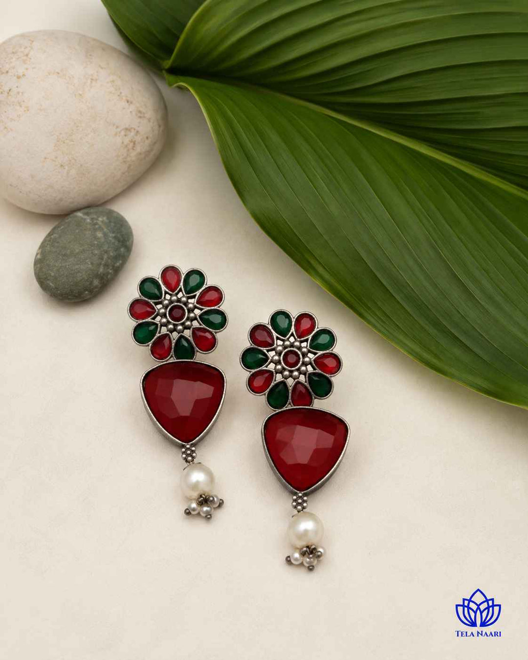Versatile design pairs red and green tones with silver plating.