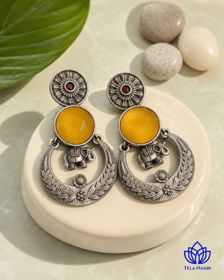 Delicate stone work highlights the design of this earring.
