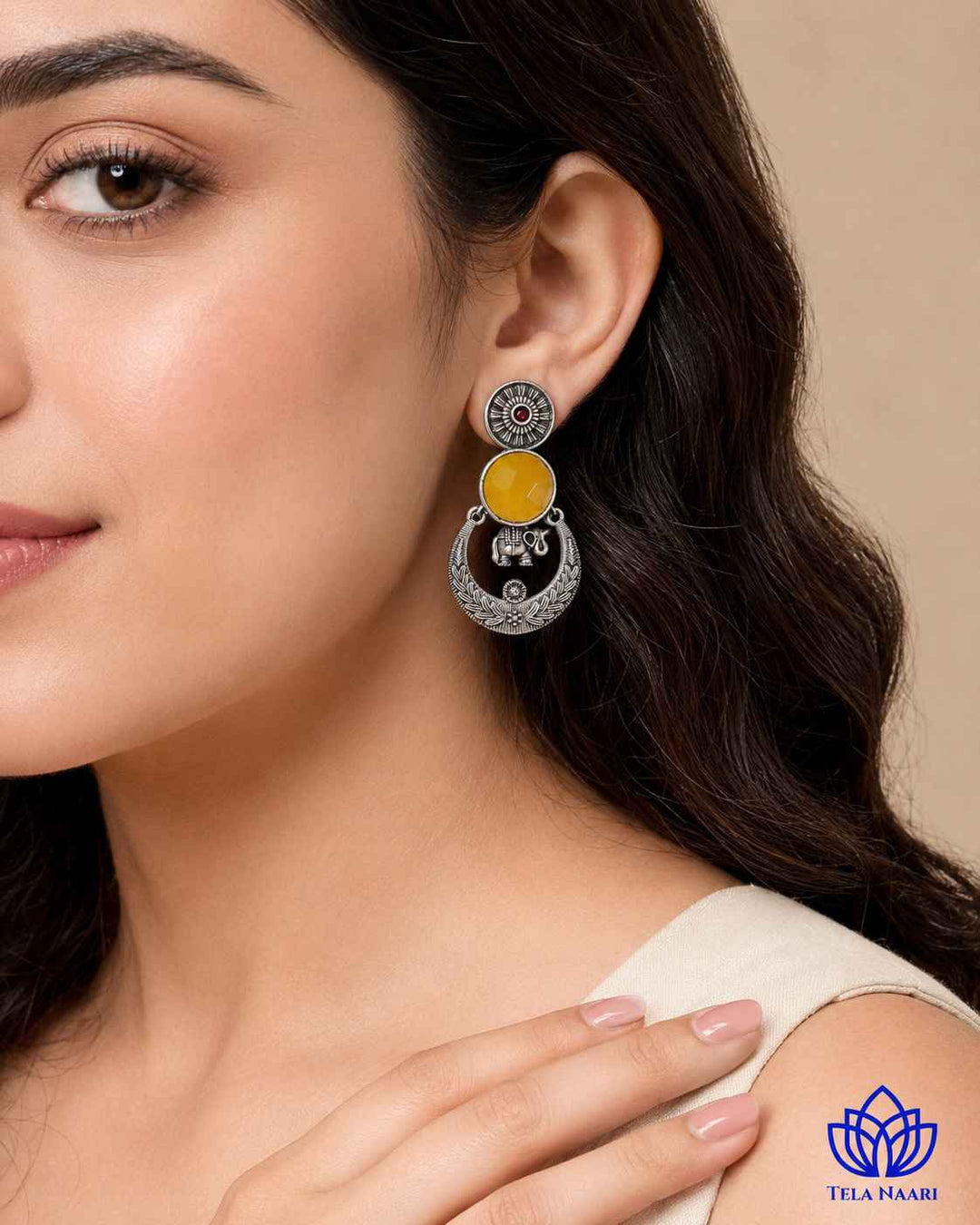 Festive detailing highlights the golden yellow tones of this earring.