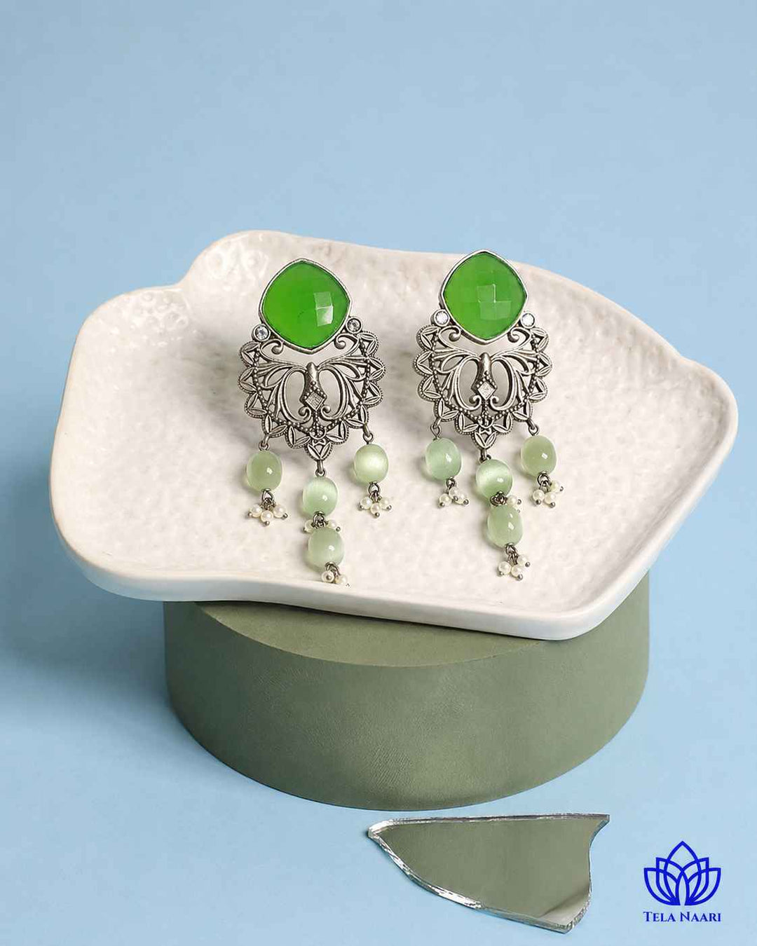 Ethnic craftsmanship shapes the dangler silhouette of this earring.