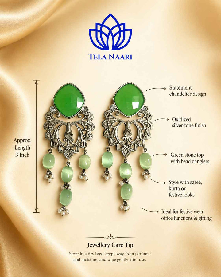 Festive detailing highlights the verdant tones of this earring.