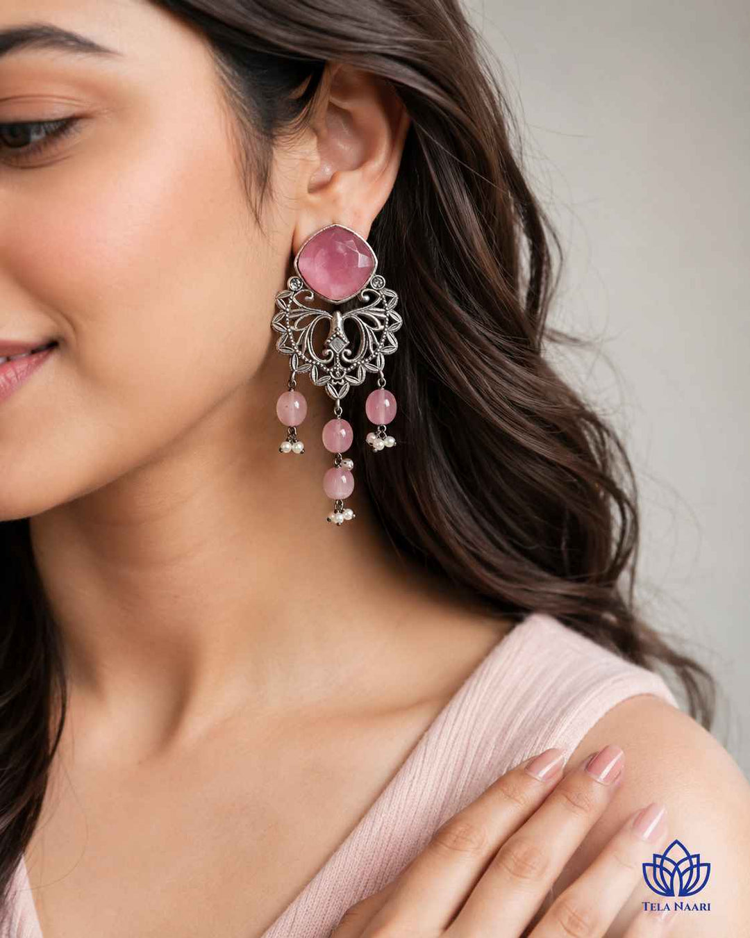 Ethnic craftsmanship shapes the dangler silhouette of this earring.