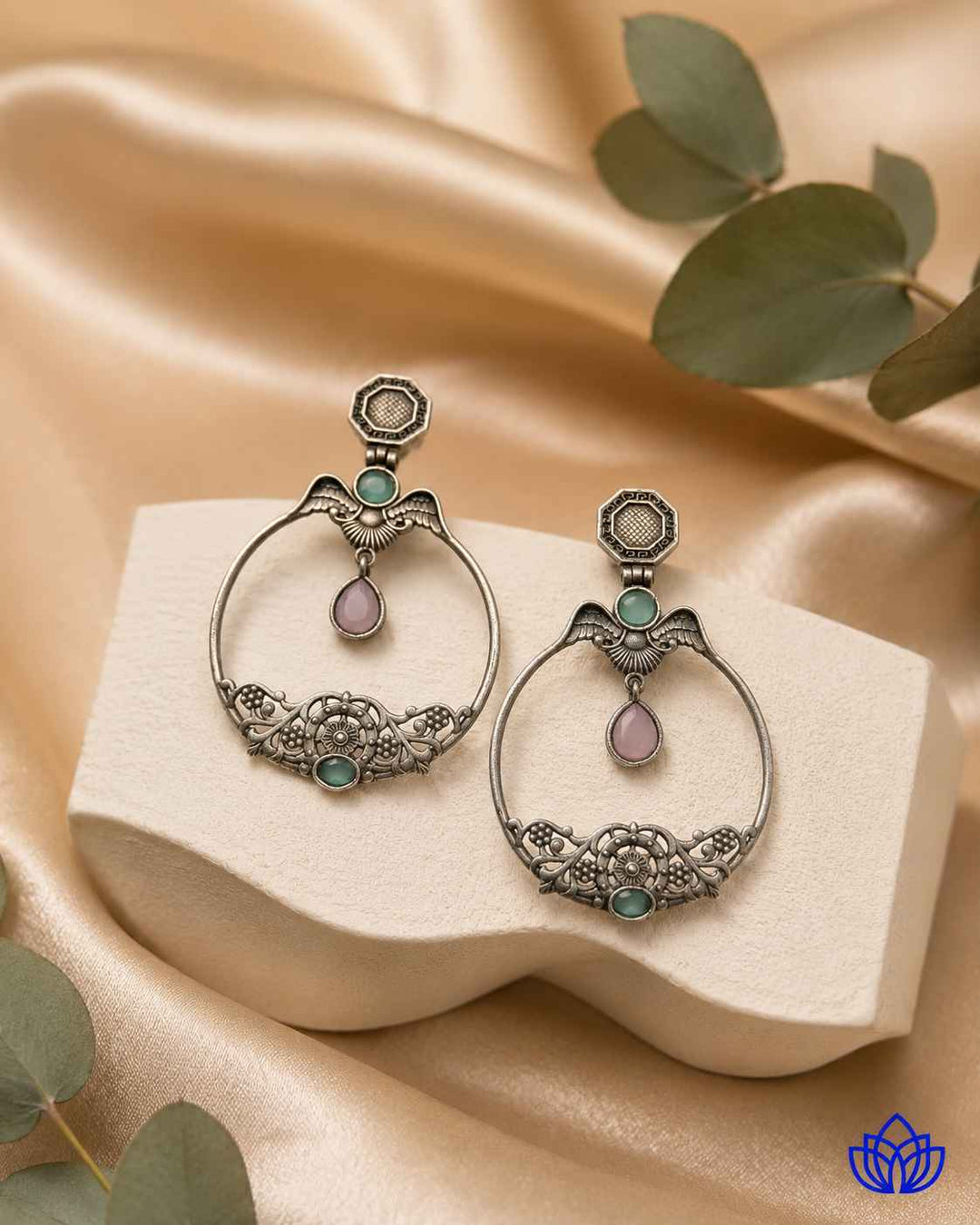 Lightweight stone detailing shapes the silhouette of this earring.