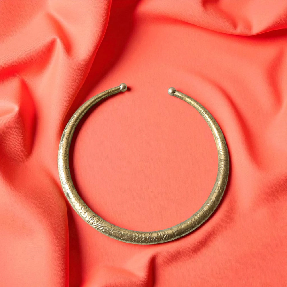 Festive Indian brass hasli necklace with spiral texture – elegant handcrafted jewellery
