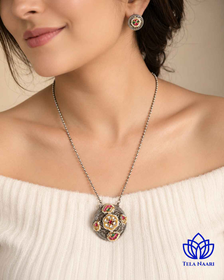 Matching earrings complete this pachi kundan necklace set.