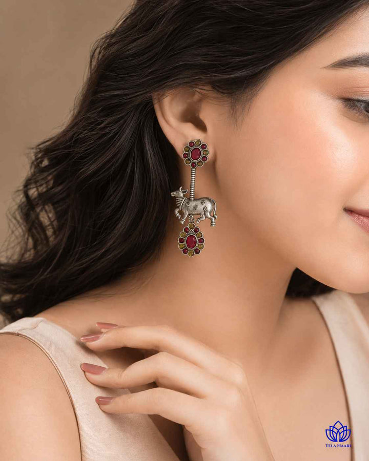 Classic Nandi motif pairs red and yellow with silver plating.