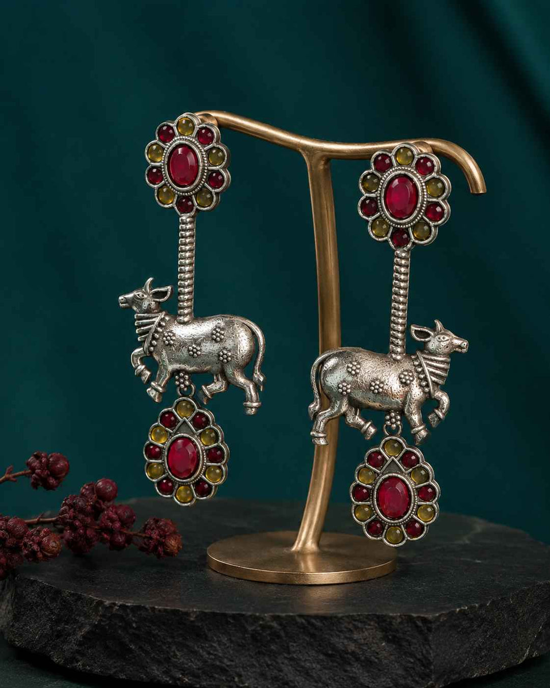 Everyday charm defines the design of this quirky Nandi earring.