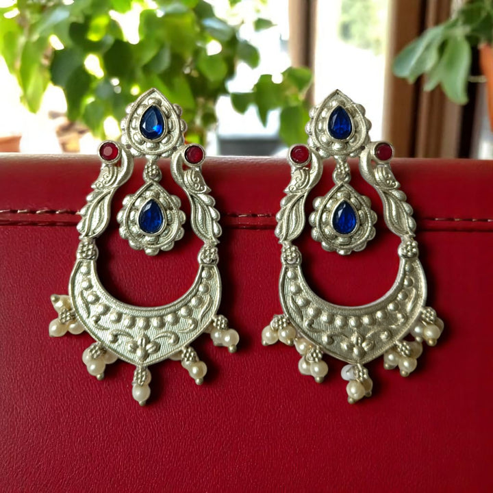 Pink accents highlight the oxidised finish of this dangler earring.