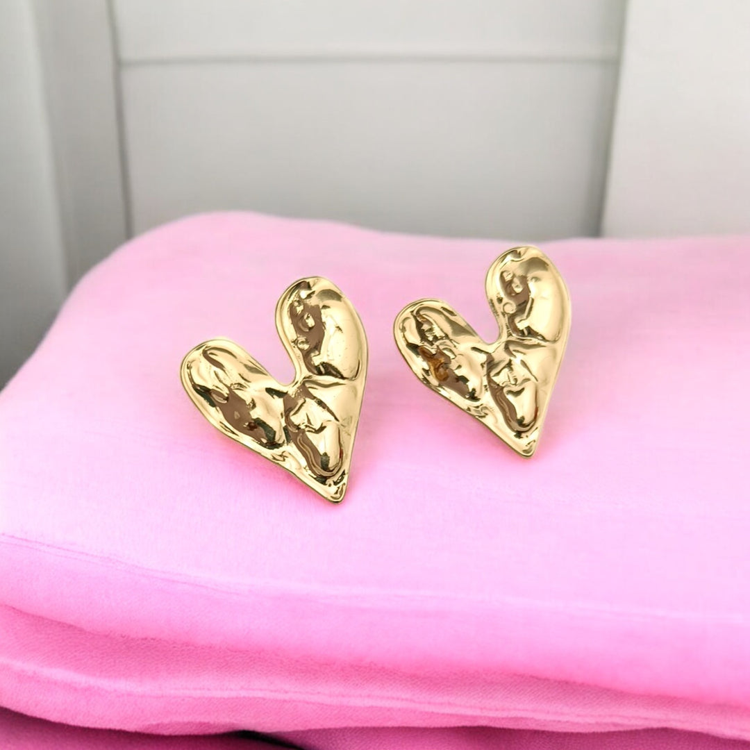 Waterproof stainless steel construction supports this heart-shaped stud.