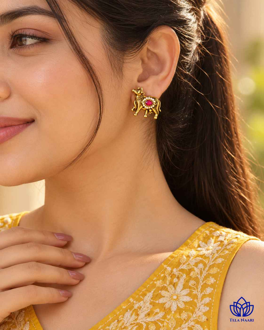 Kundan work adds texture to the silver-plated surface.