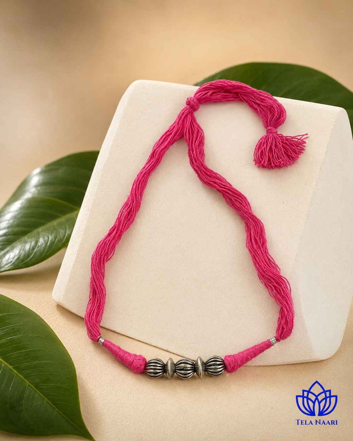 Timeless thread detailing gives this choker its elegant appeal.