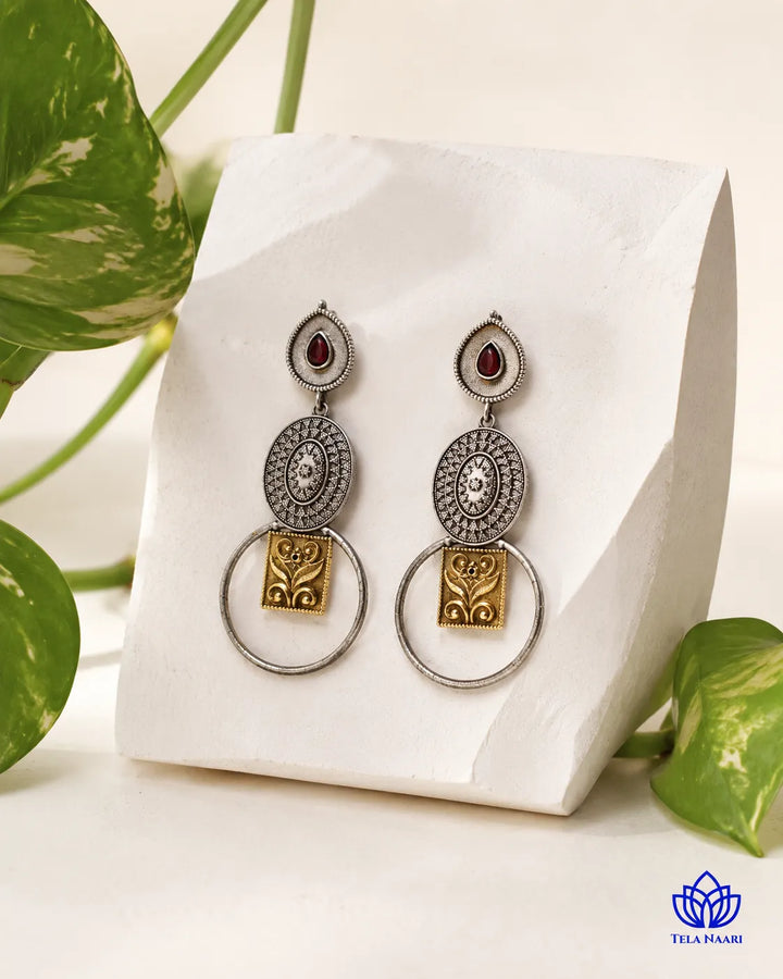 Timeless dual-tone elegance meets vintage charm in this earring.