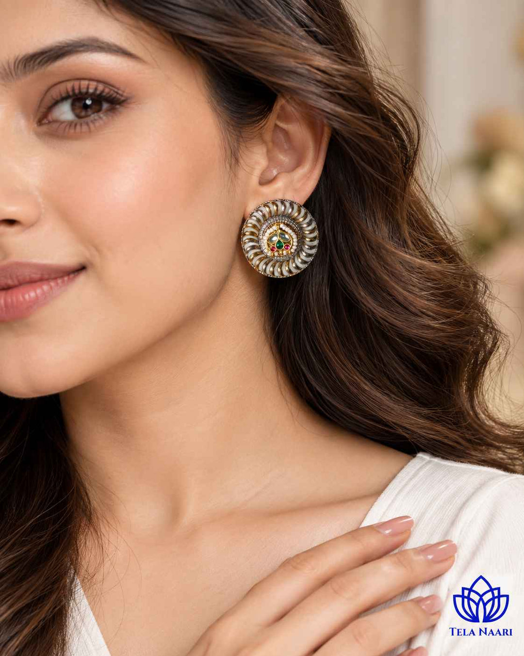Lightweight 20g build suits this graceful stud earring.