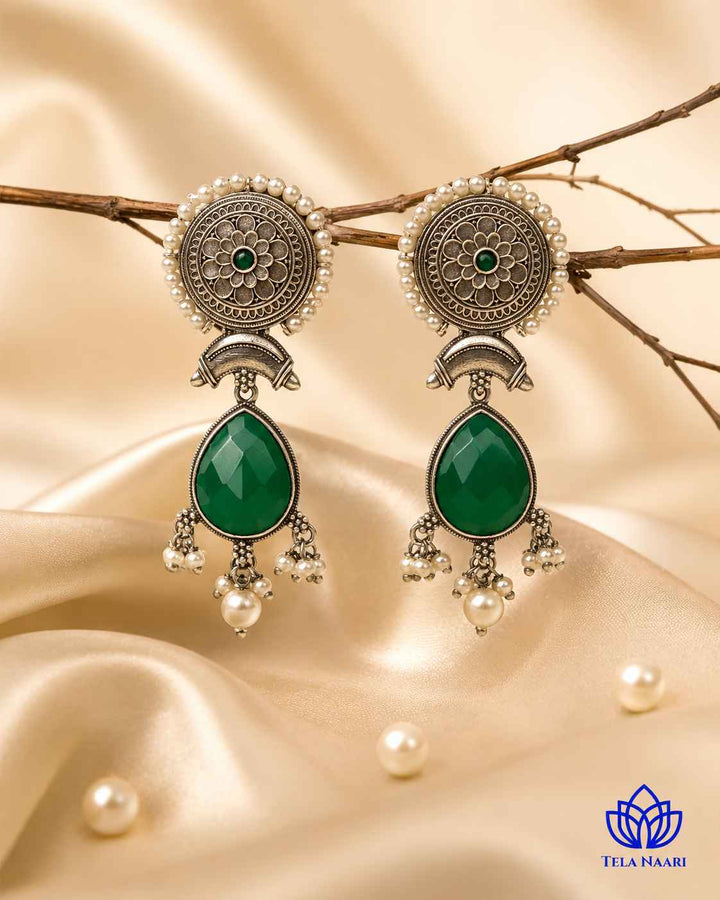 Ethnic craftsmanship shapes the teardrop silhouette of this earring.
