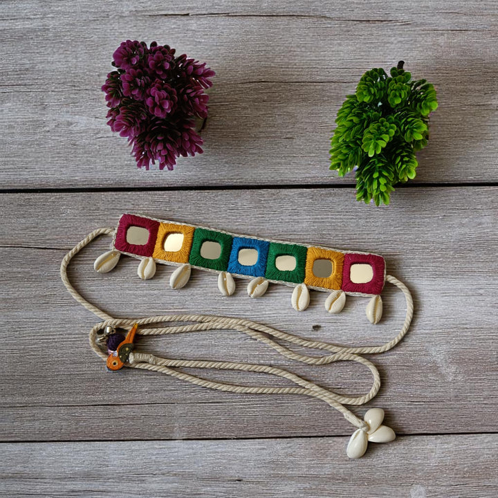 Shell accents decorate the surface of this multicolour fabric choker.