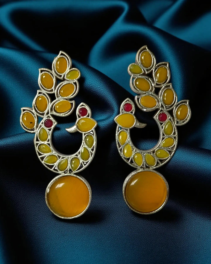 Red accents highlight the oxidised finish of this earring.