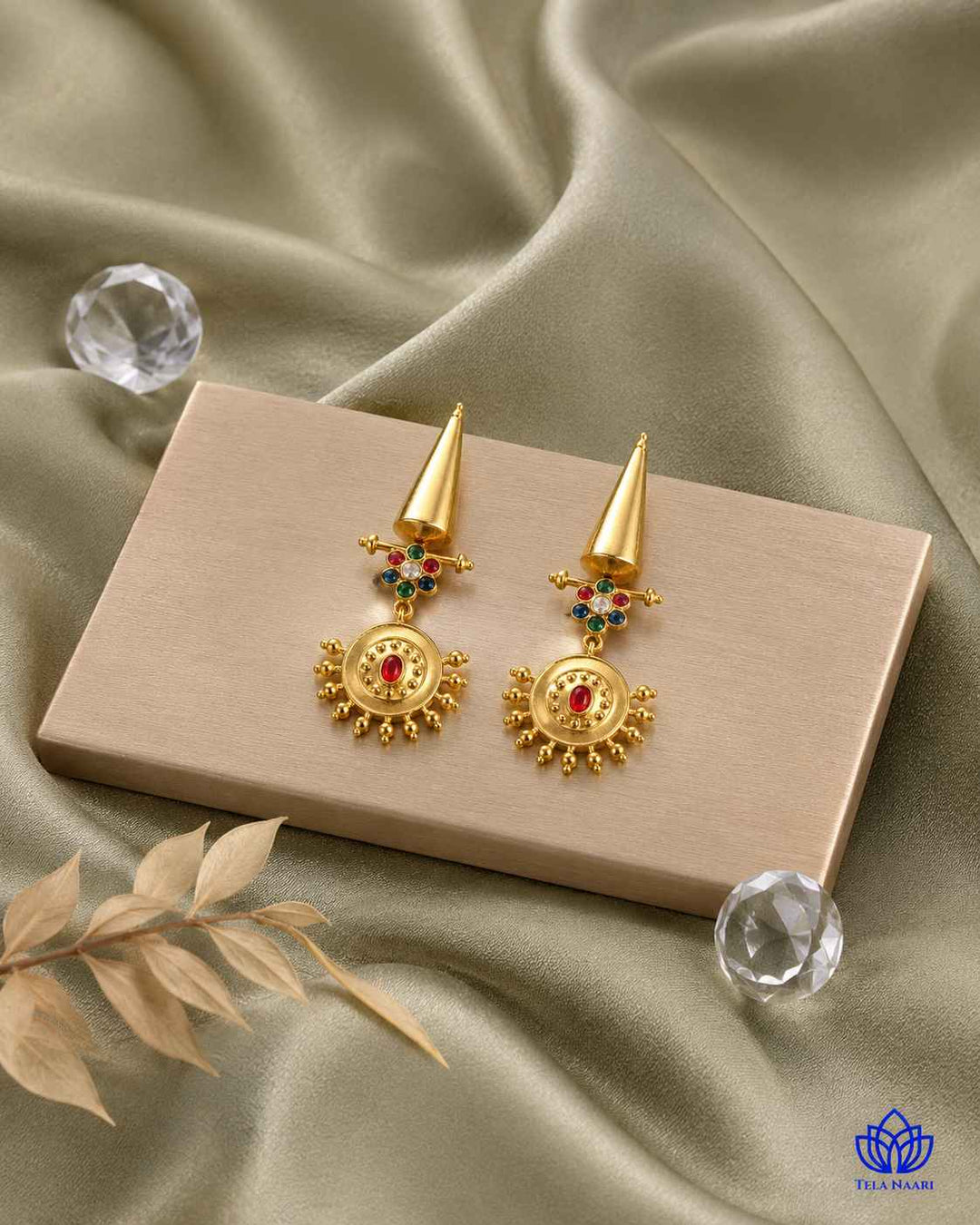 Artificial stone accents highlight the contemporary silhouette of this earring.