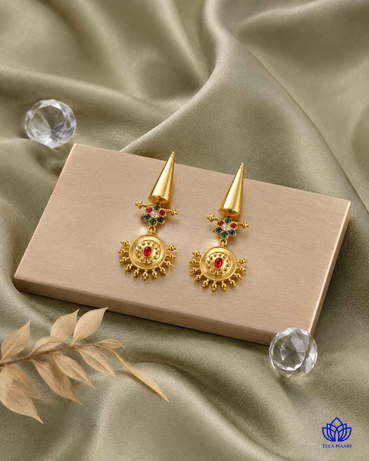 Artificial stone accents highlight the contemporary silhouette of this earring.