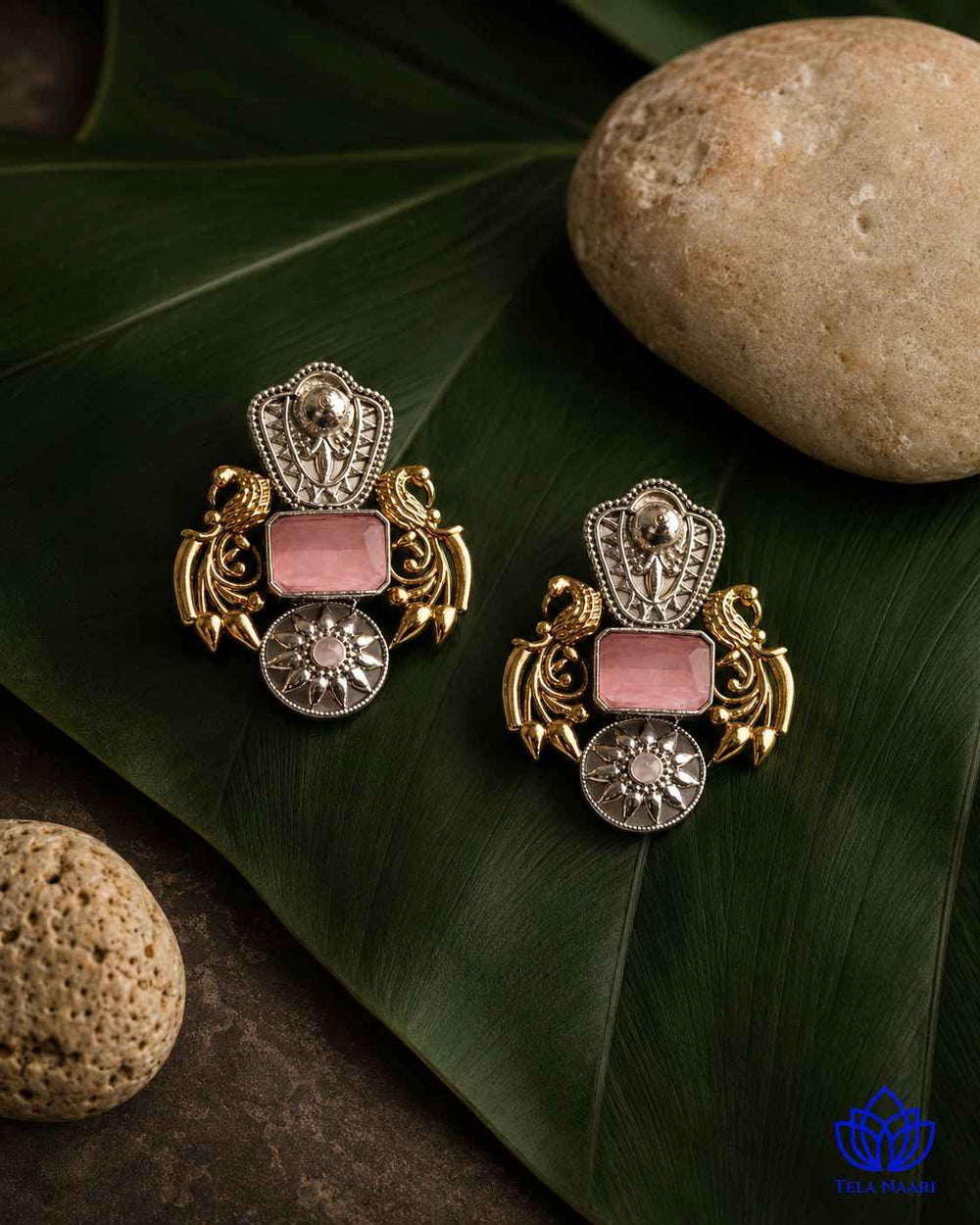 Silver oxidised finish forms the base layer of this dual-tone design.