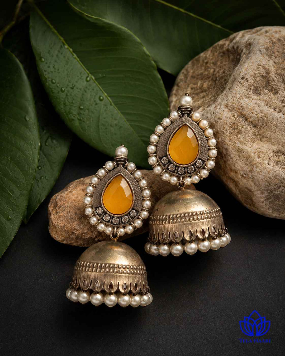 Lightweight 26g construction makes this jhumka comfortable to wear.