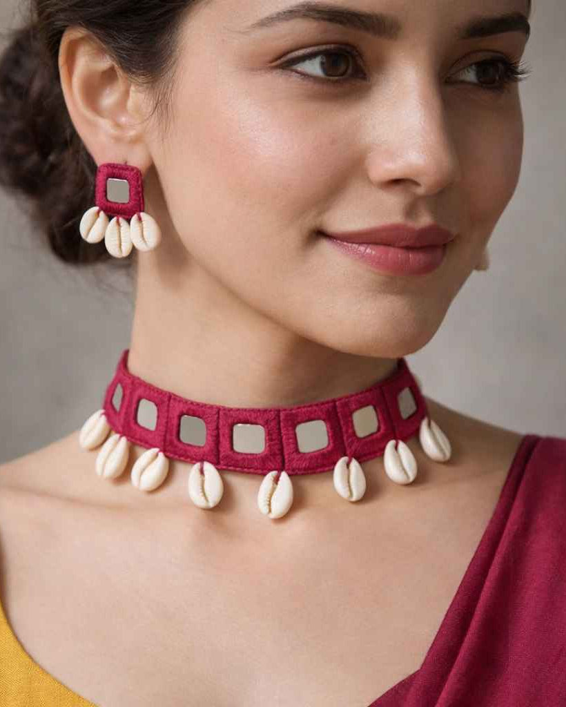 Charming mirror accents shape the silhouette of this choker set.