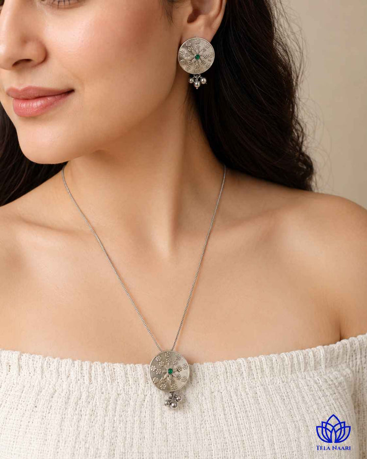 Premium craftsmanship defines the design of this necklace.