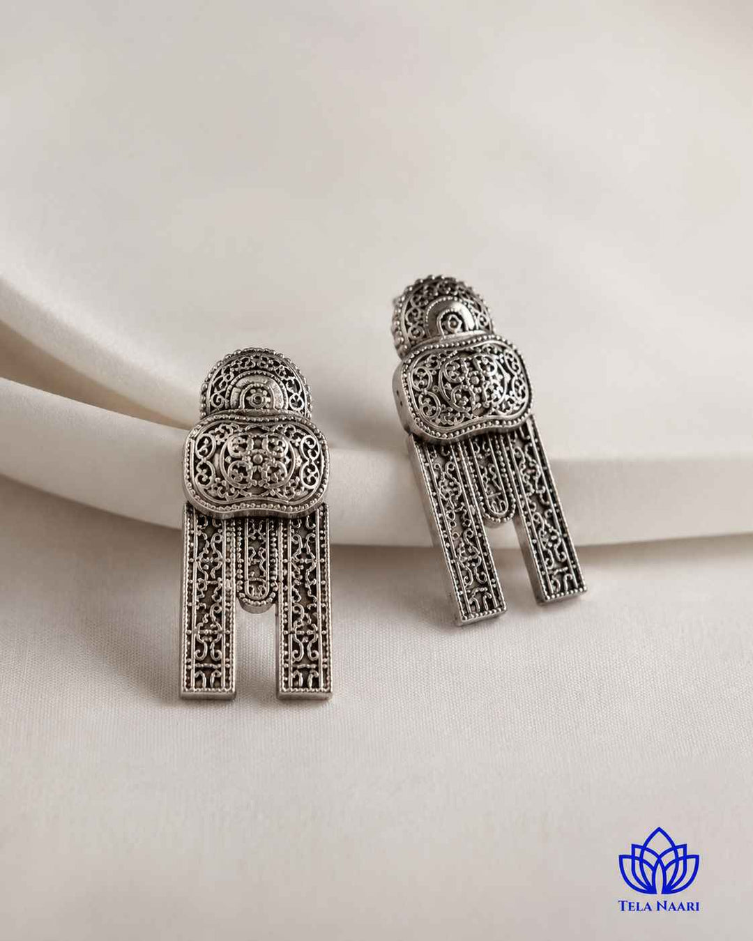 Durable finish ensures the lasting beauty of this necklace.
