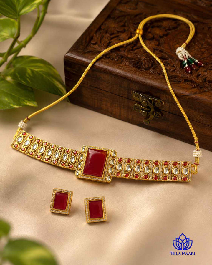 Adjustable closure keeps this choker comfortable and secure.