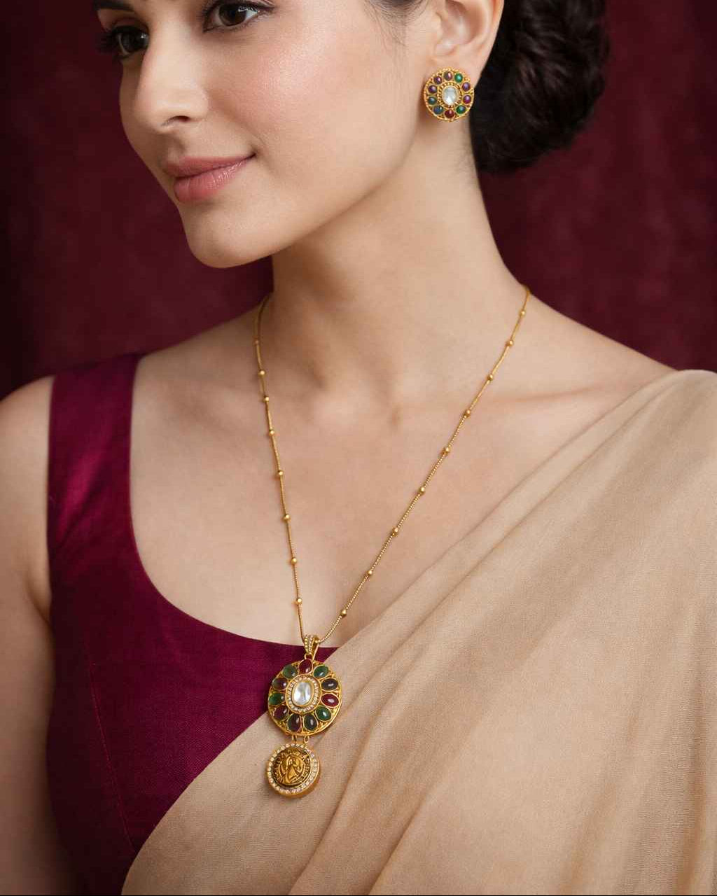 Grand circular pendant shapes the centrepiece of this necklace.
