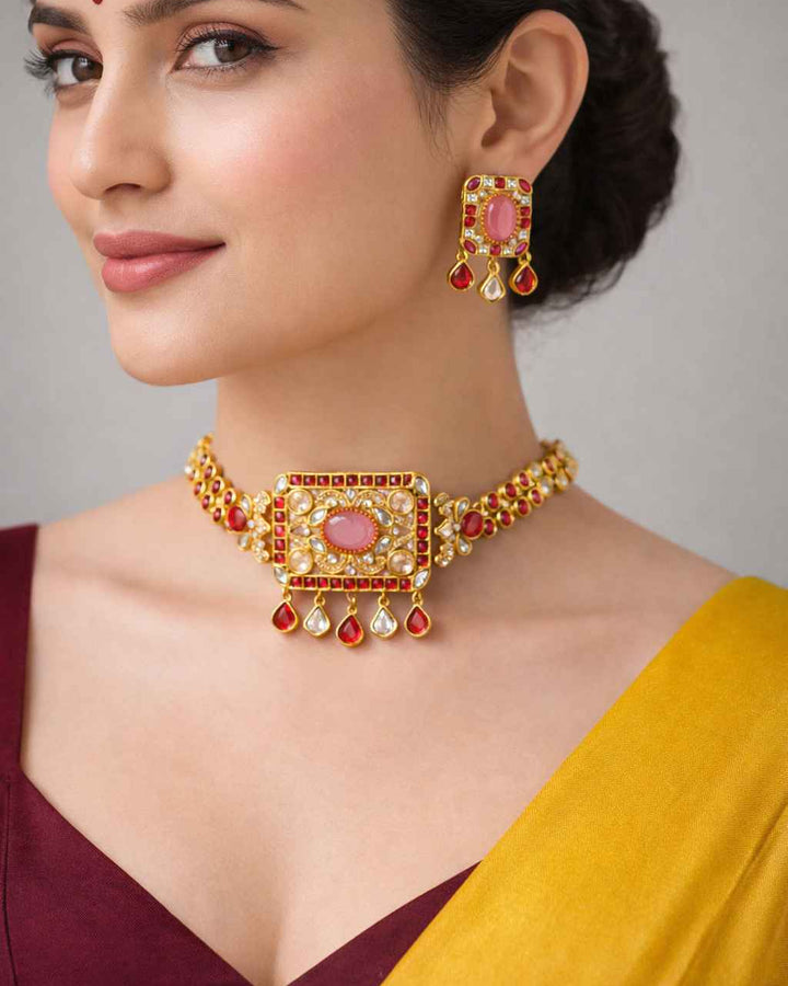 Stunning ruby red drops shape the centrepiece of this necklace.