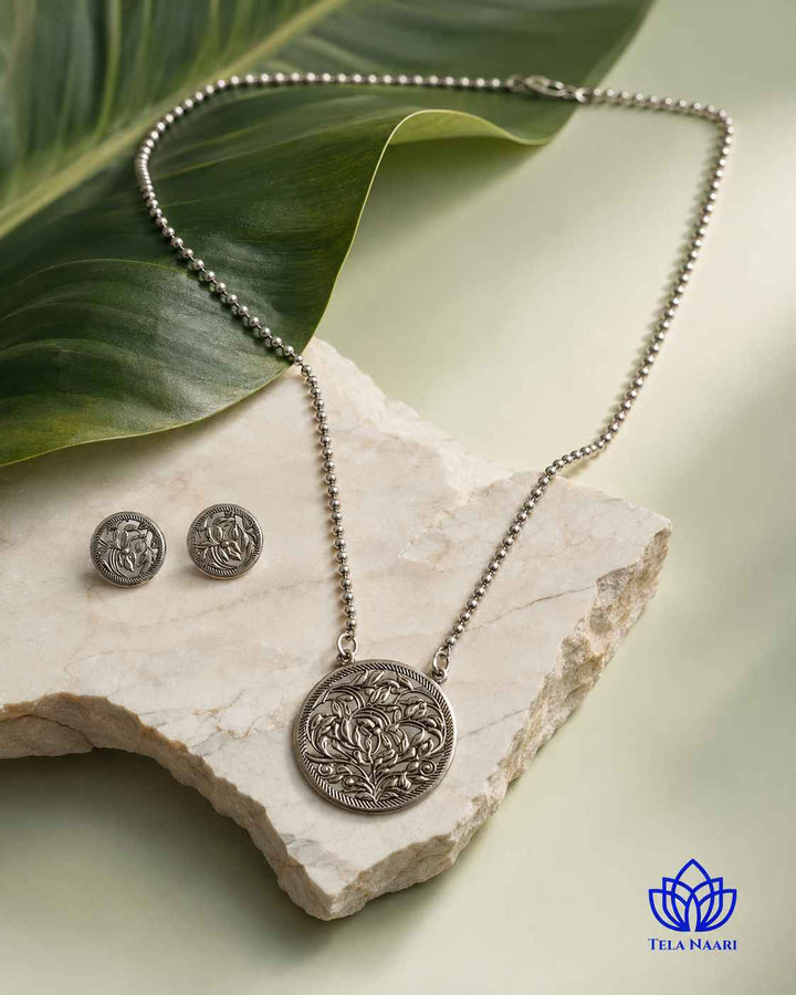 Stunning craftsmanship elevates this necklace as a jewellery essential.