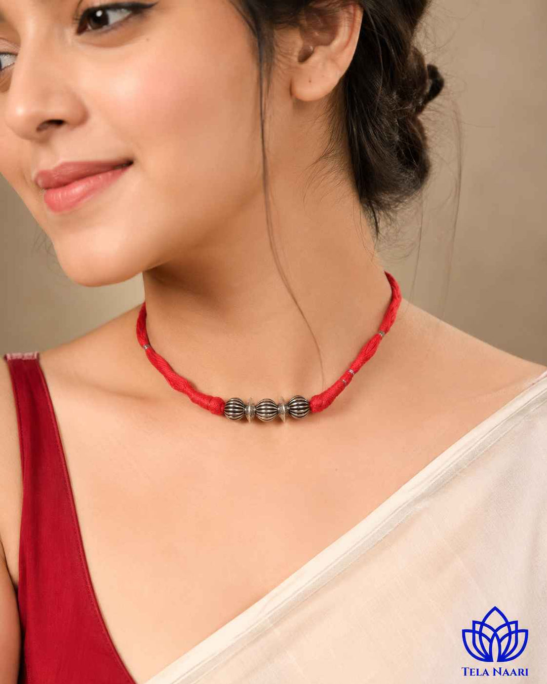 Lightweight build makes this choker comfortable for everyday wear.